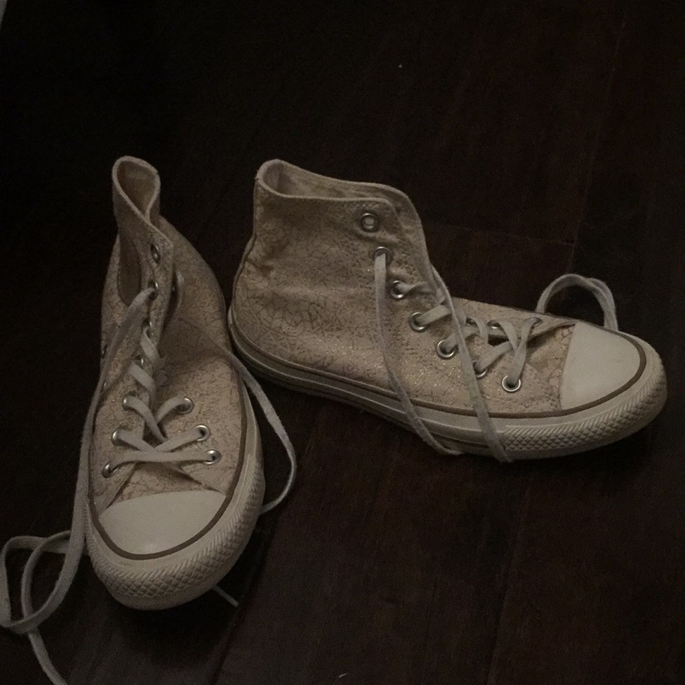 Gold patterned converse